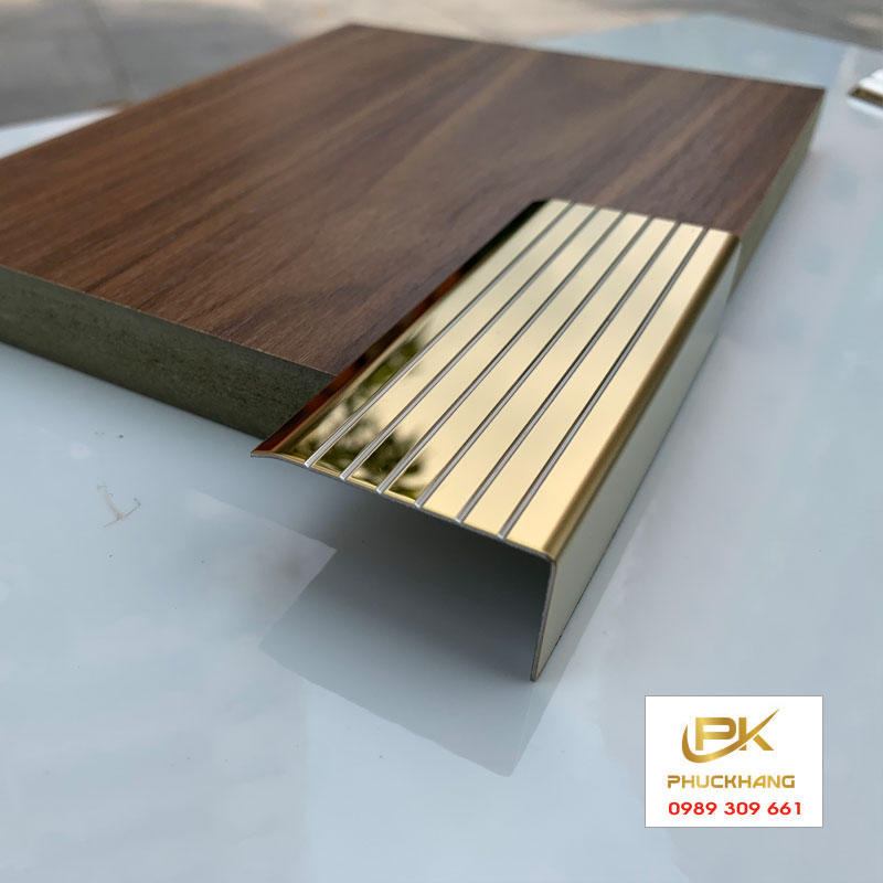 Nẹp Inox Cầu Thang V&agrave;ng b&oacute;ng