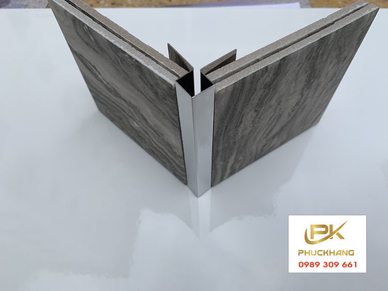 Nẹp Inox g&oacute;c Vu&ocirc;ng 2 c&aacute;nh