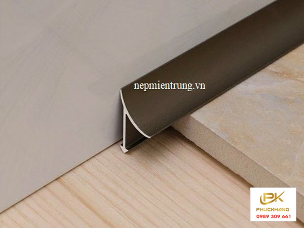 Nẹp nh&ocirc;m bo g&oacute;c trong