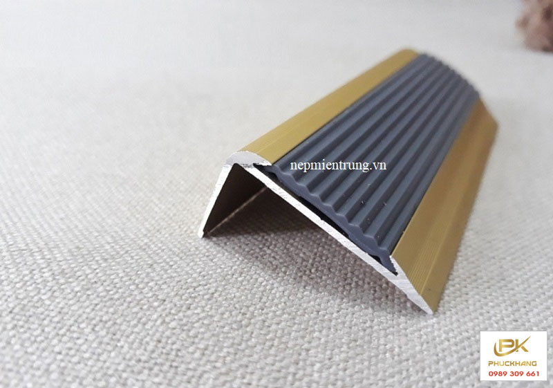 Nẹp nh&ocirc;m cầu thang